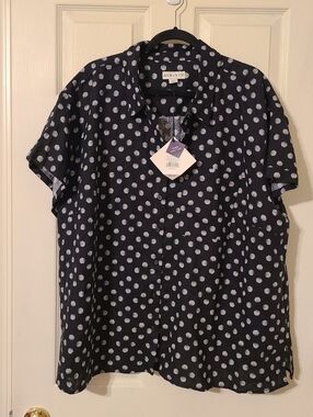 Ava & Viv Black Seashell Short Sleeve Button-Up Shirt